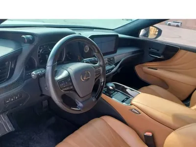 2022 لكزس إل إس 500