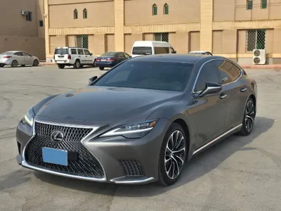 2022 لكزس إل إس 500