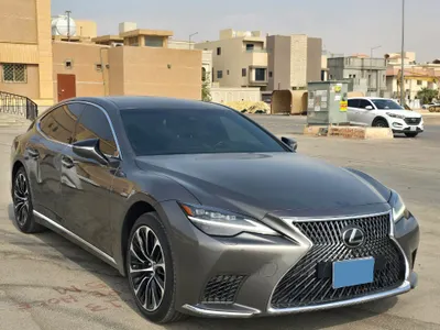 2022 لكزس إل إس 500