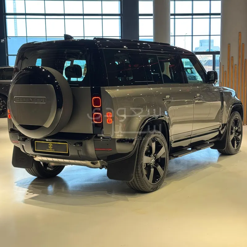 2025 لاند روفر ديفيندر اتش اس اي