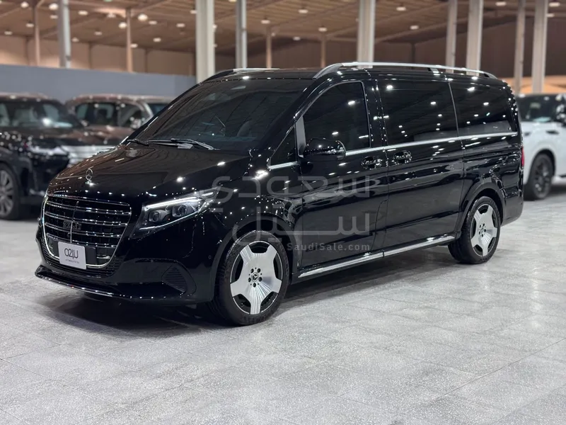 2025 مرسيدس - بنز في 300