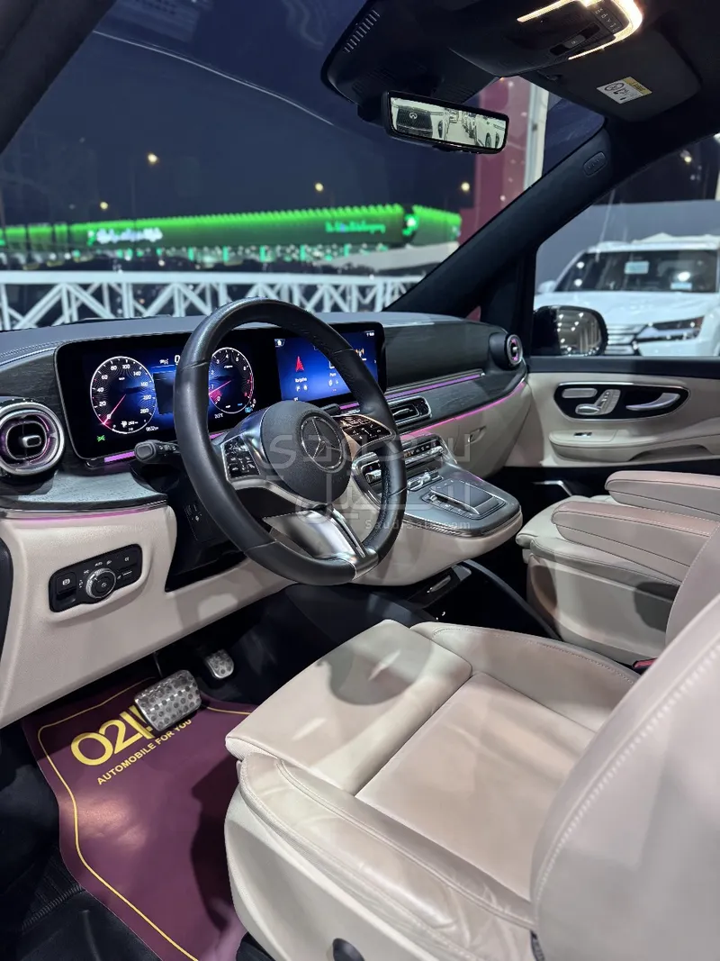 2025 مرسيدس - بنز في 300