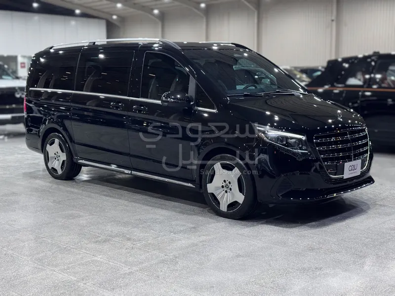 2025 مرسيدس - بنز في 300