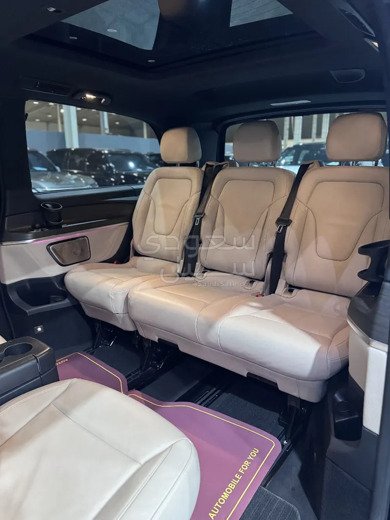 2025 مرسيدس - بنز في 300