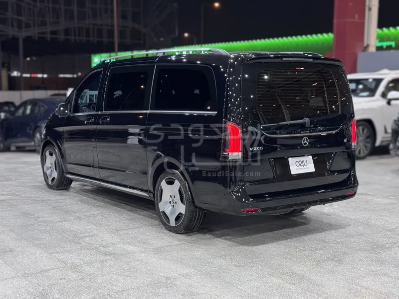 2025 مرسيدس - بنز في 300