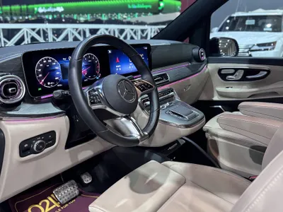 2025 مرسيدس - بنز في 300