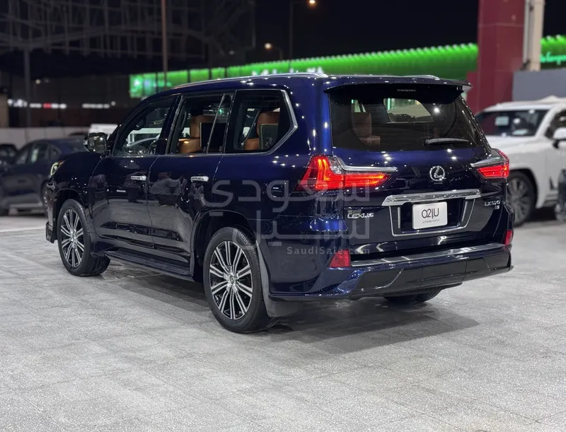 2018 لكزس إل إكس 570 اس