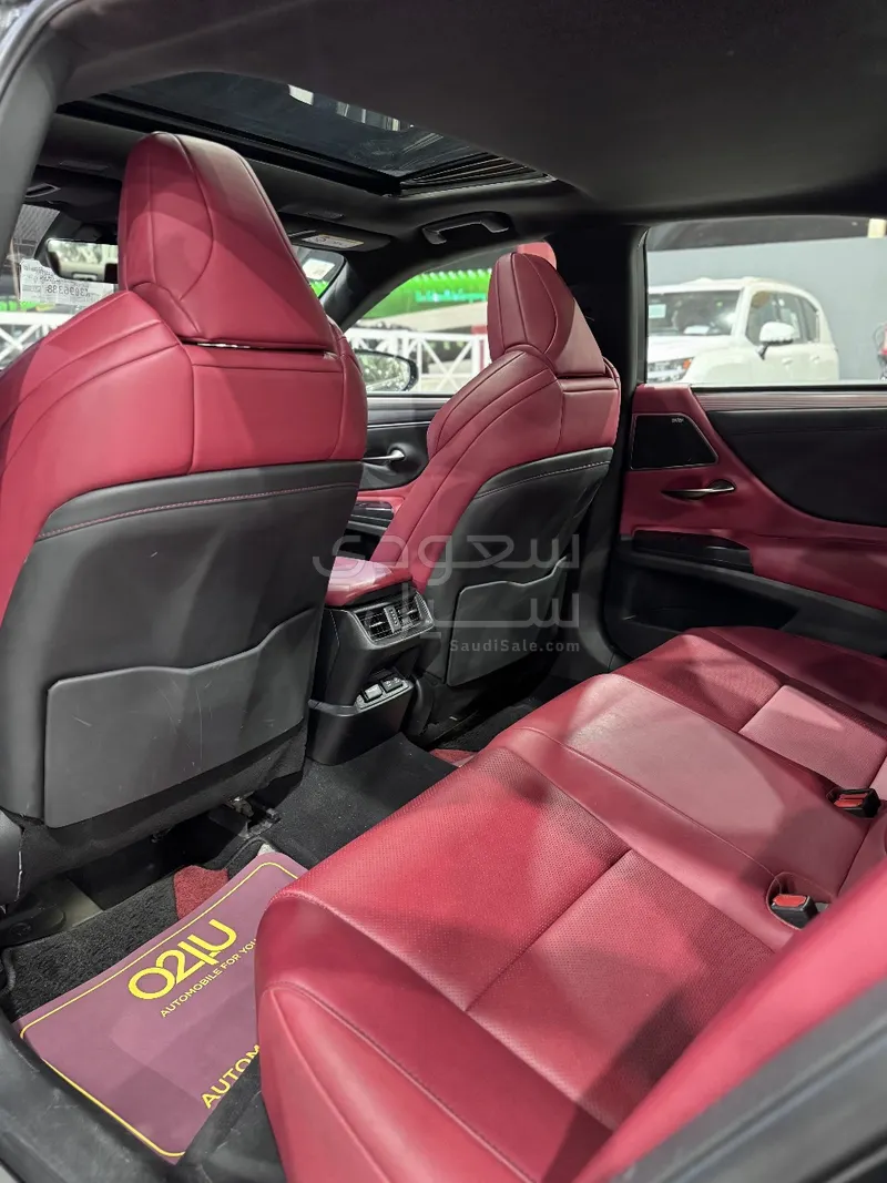 2021 لكزس إي إس 350