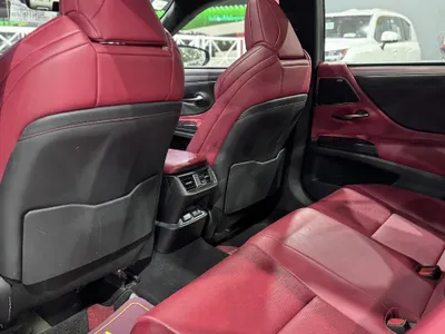 2021 لكزس إي إس 350