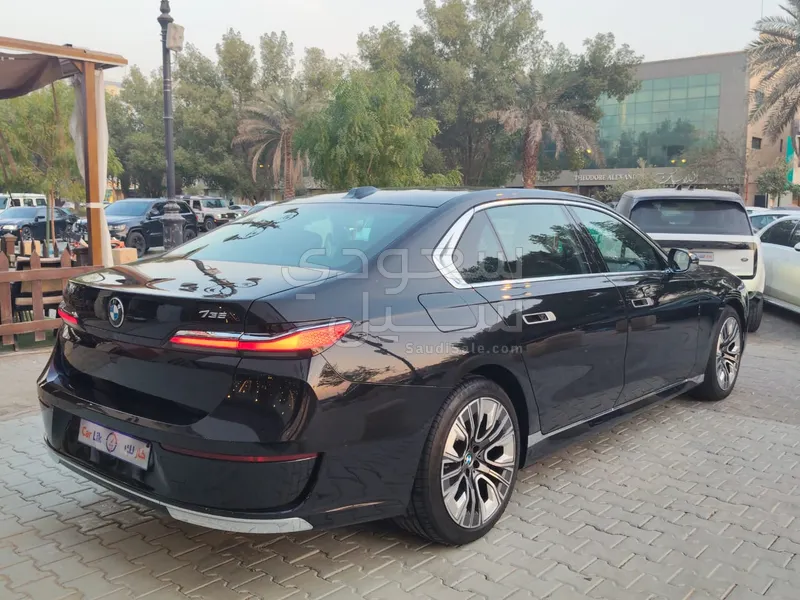 2023 بي ام دبليو الفئة السابعة 735أي