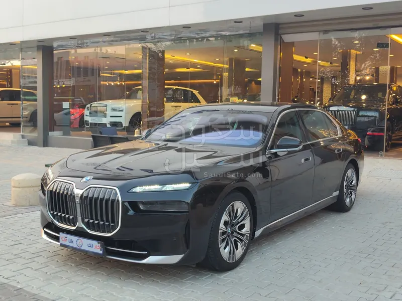 2023 بي ام دبليو الفئة السابعة 735أي