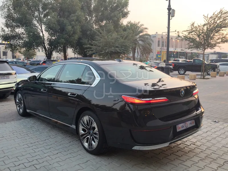 2023 بي ام دبليو الفئة السابعة 735أي