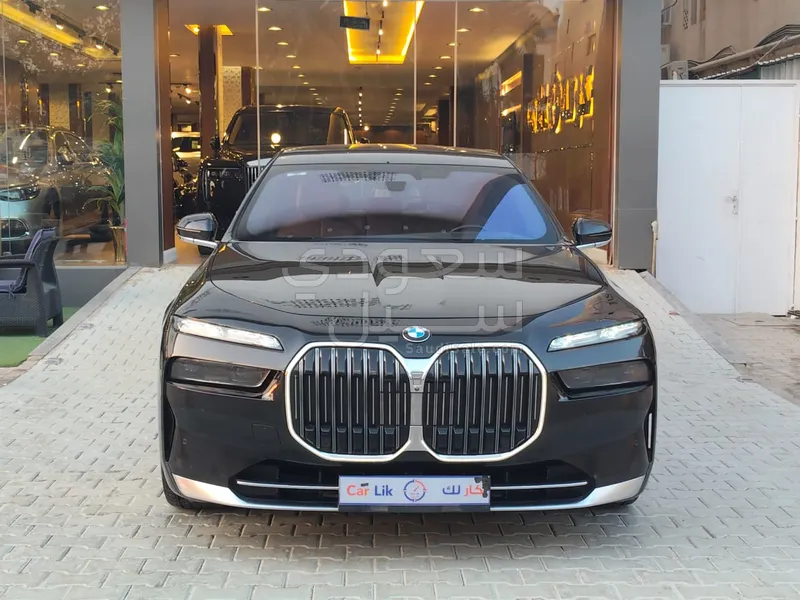 2023 بي ام دبليو الفئة السابعة 735أي