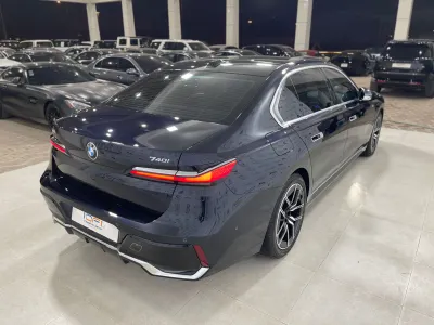 2025 بي ام دبليو الفئة السابعة 740أي