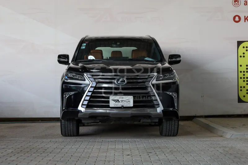 2017 لكزس إل إكس 570 اس