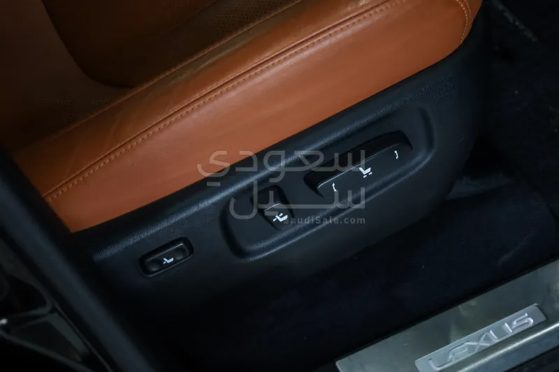 2017 لكزس إل إكس 570 اس