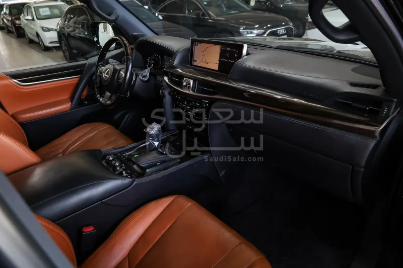 2017 لكزس إل إكس 570 اس