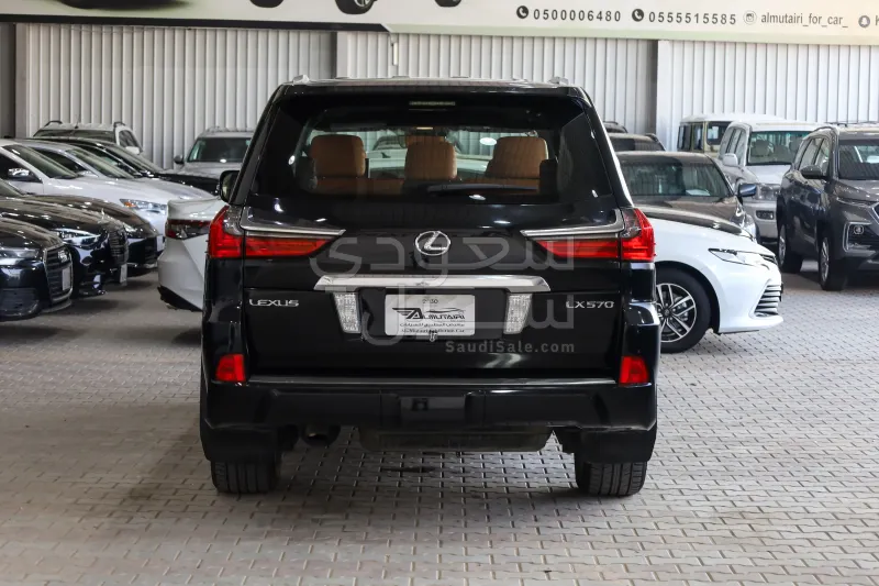 2017 لكزس إل إكس 570 اس