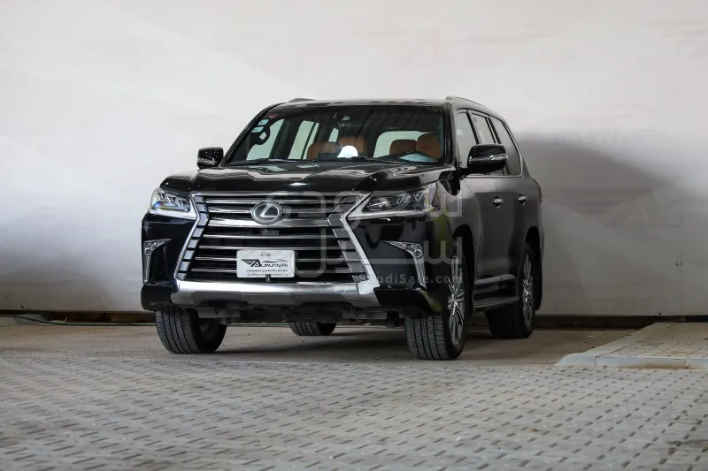 2017 لكزس إل إكس 570 اس