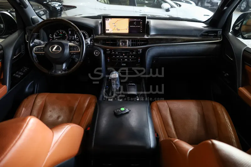 2017 لكزس إل إكس 570 اس