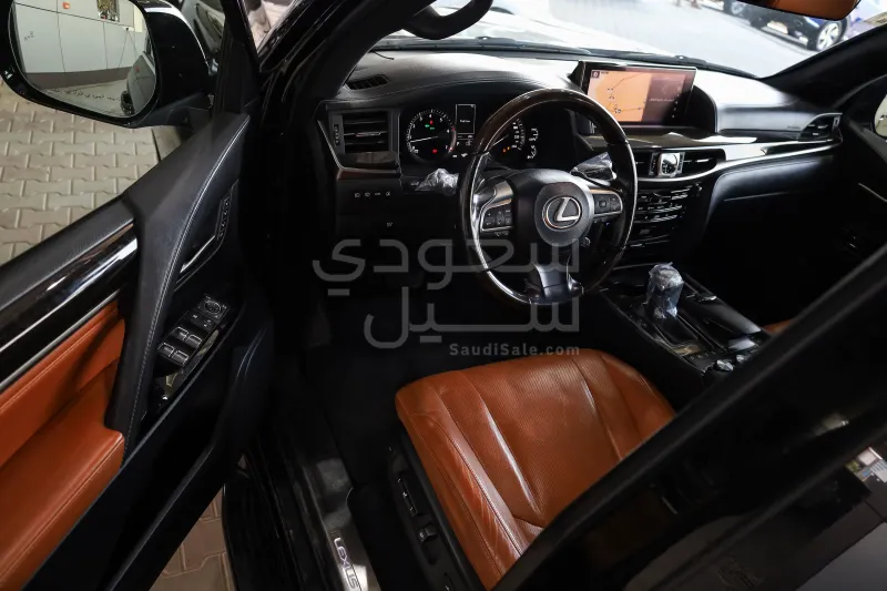 2017 لكزس إل إكس 570 اس