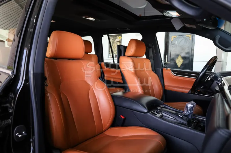 2017 لكزس إل إكس 570 اس