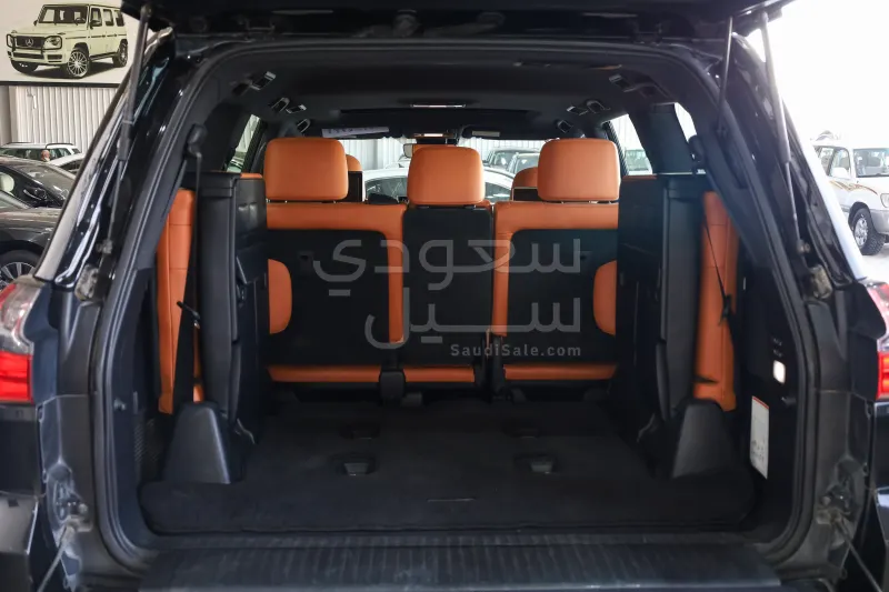 2017 لكزس إل إكس 570 اس