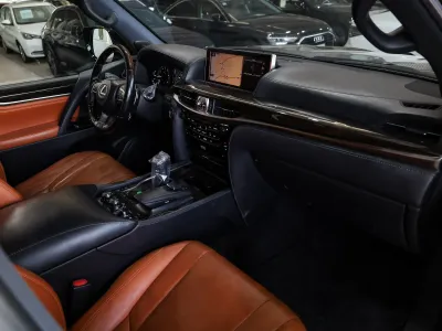 2017 لكزس إل إكس 570 اس