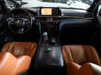 2017 لكزس إل إكس 570 اس