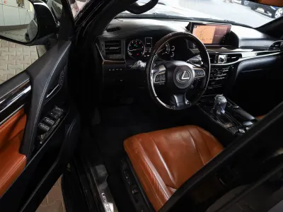 2017 لكزس إل إكس 570 اس