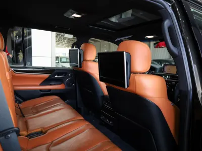 2017 لكزس إل إكس 570 اس