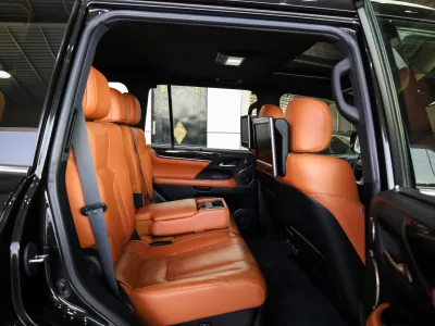 2017 لكزس إل إكس 570 اس