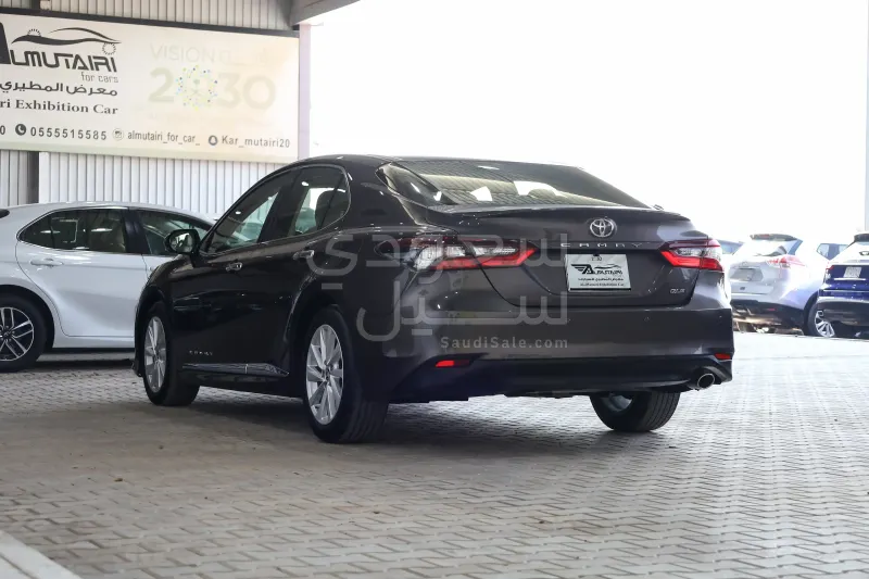 2022 تويوتا كامري جي ال اي