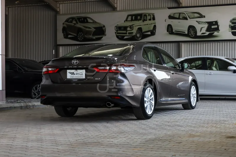 2022 تويوتا كامري جي ال اي