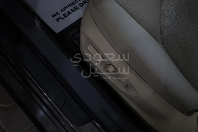 2022 تويوتا كامري جي ال اي