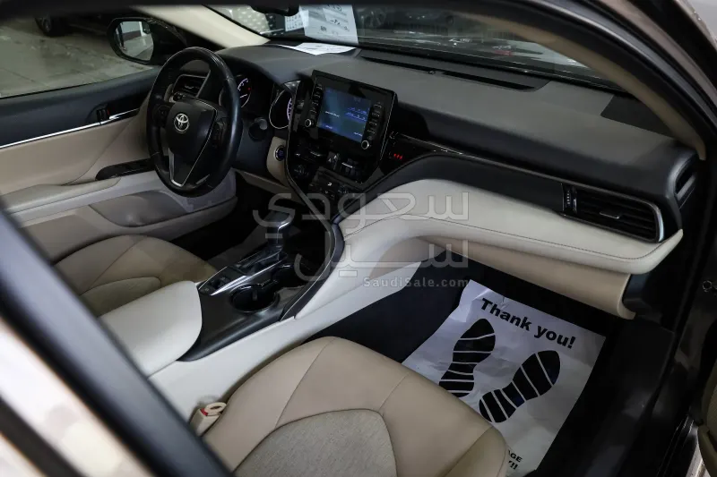 2022 تويوتا كامري جي ال اي