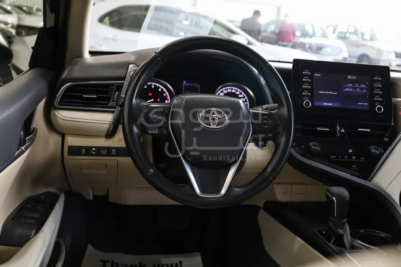 2022 تويوتا كامري جي ال اي