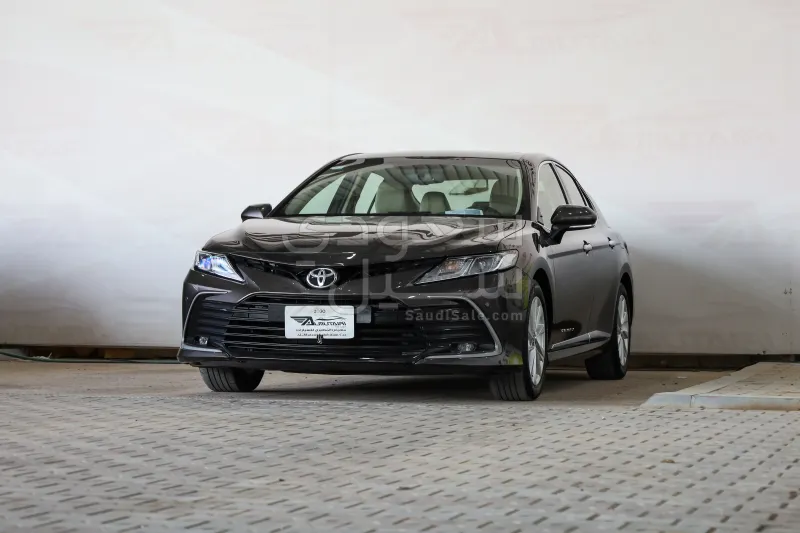 2022 تويوتا كامري جي ال اي