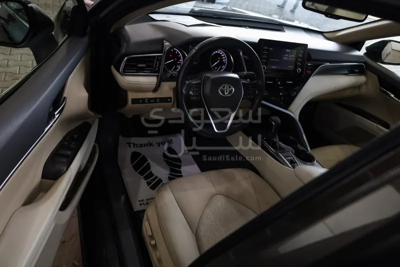 2022 تويوتا كامري جي ال اي