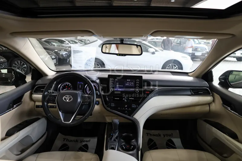 2022 تويوتا كامري جي ال اي