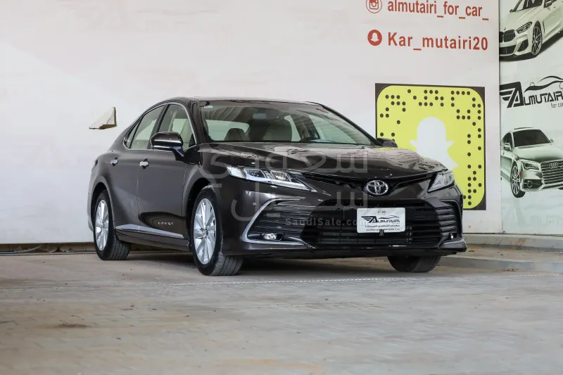 2022 تويوتا كامري جي ال اي