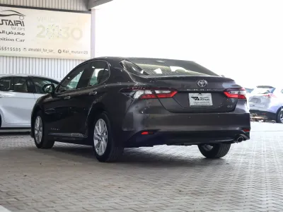 2022 تويوتا كامري جي ال اي