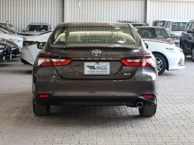2022 تويوتا كامري جي ال اي