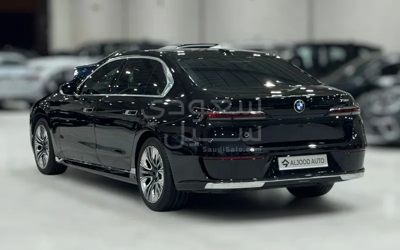 2026 بي ام دبليو الفئة السابعة 735أي
