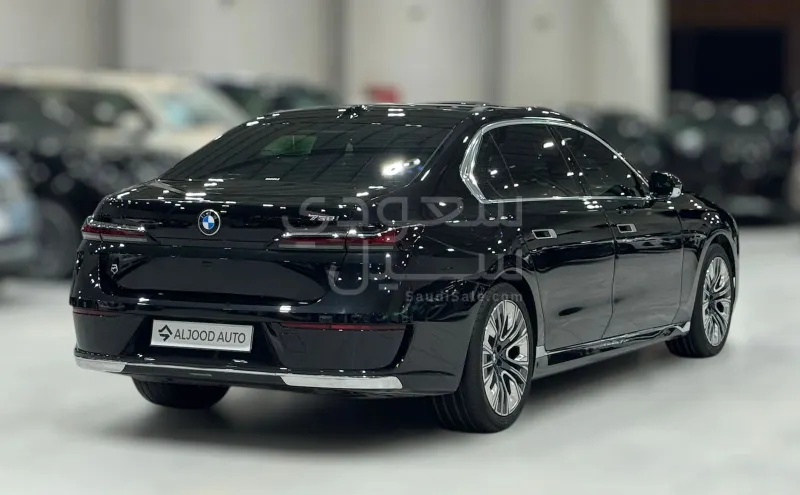 2026 بي ام دبليو الفئة السابعة 735أي