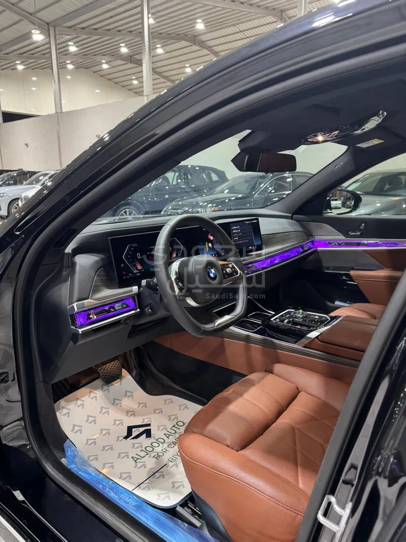 2026 بي ام دبليو الفئة السابعة 735أي