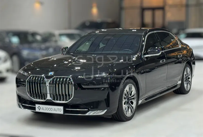 2026 بي ام دبليو الفئة السابعة 735أي