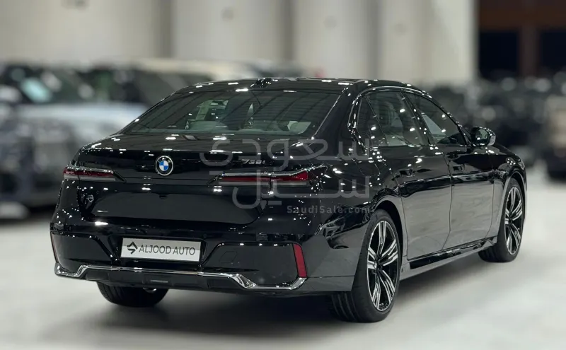 2026 بي ام دبليو الفئة السابعة 735 إل أي إنديفيجوال