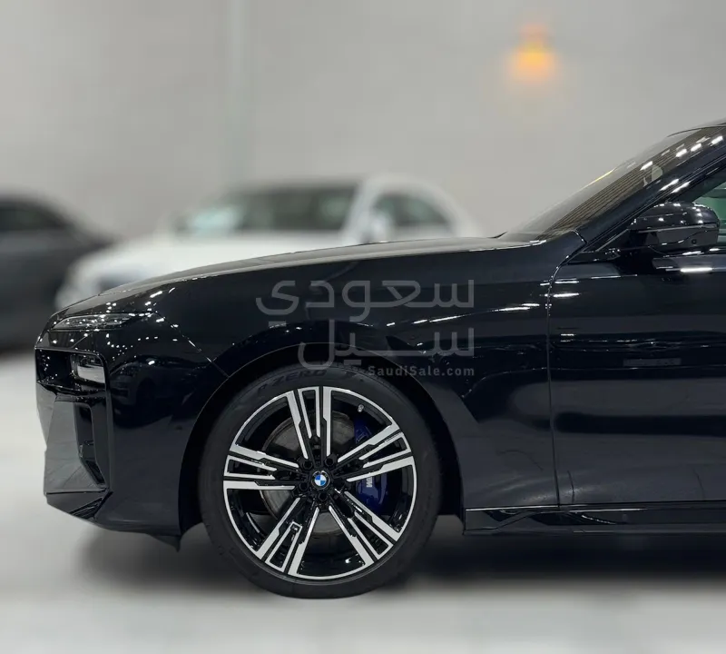 2026 بي ام دبليو الفئة السابعة 735 إل أي إنديفيجوال