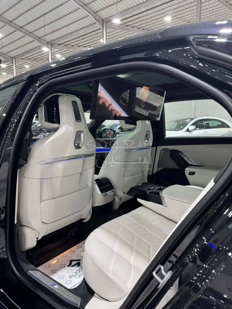 2026 بي ام دبليو الفئة السابعة 735 إل أي إنديفيجوال